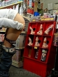 Hot darling Nami Misa showing off