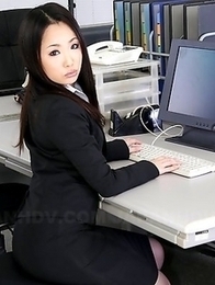 Ai Mizushima shows her sexy charms