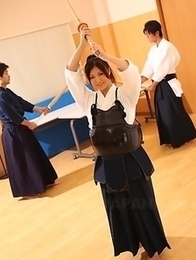 Kendo girl Jun Sena showing off