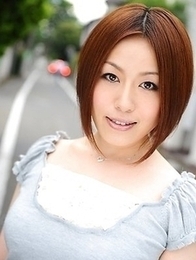 Hot Hiromi Tominaga loves posing