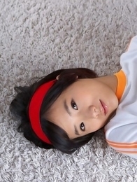 Japan teen Yuzuki Hashimoto does gym exercises and enjoys ice cream Japan teen Yuzuki Hashimoto does gym exercises and enjoys ice cream