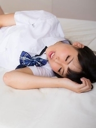 Sexy schoolgirl Natsuki Yokoyama wears pantyhose in a hot thighjob gallery