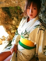 Aikawa Yuzuki spoils huge boobs with sun and colorful bras