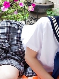Maho Kimura undresses school uniform right in the park