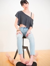 Slim seductress Anna Matsuda gives a footjob and sucks on her own toes for you Slim seductress Anna Matsuda gives a footjob and sucks on her own toes for you
