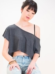 Slim seductress Anna Matsuda gives a footjob and sucks on her own toes for you