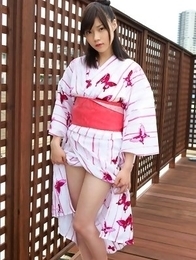 Airi Sakuragi raises geisha outfit to show her sexy legs