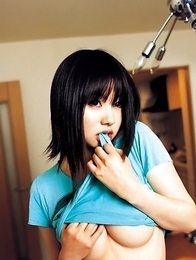 Akina Suzuki with such hot behind shows some juicy boobs