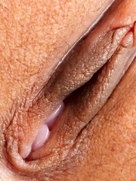 Asian sex model Naomi Chatee demonstrates her pussy and spread ass