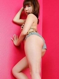 Chihiro Akiha on heels has sexy legs in such short pants
