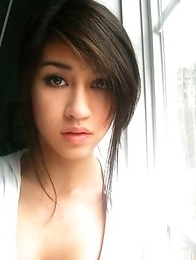 Amateur Lovely Asian babes pics