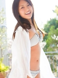Natsumi Kamata loves taking clothes off to expose curves
