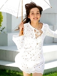 Rola Chen takes clothes off under umbrella in the park
