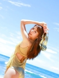 Saki Yamaguchi takes clothes off to feel sun of her skin