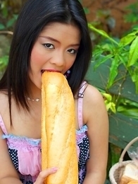 Sexy Pang Piyatida looks so hot while preparing sandwich and she gets so excited that she really needs to do something about it.