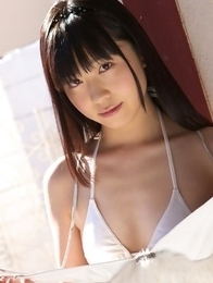 Hijiri Sachi in shorts and bra enjoys sun on her curves Hijiri Sachi in shorts and bra enjoys sun on her curves